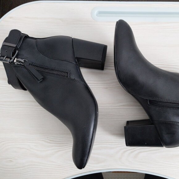 Woman Brand New Stylish Boots - Picture 4 of 5